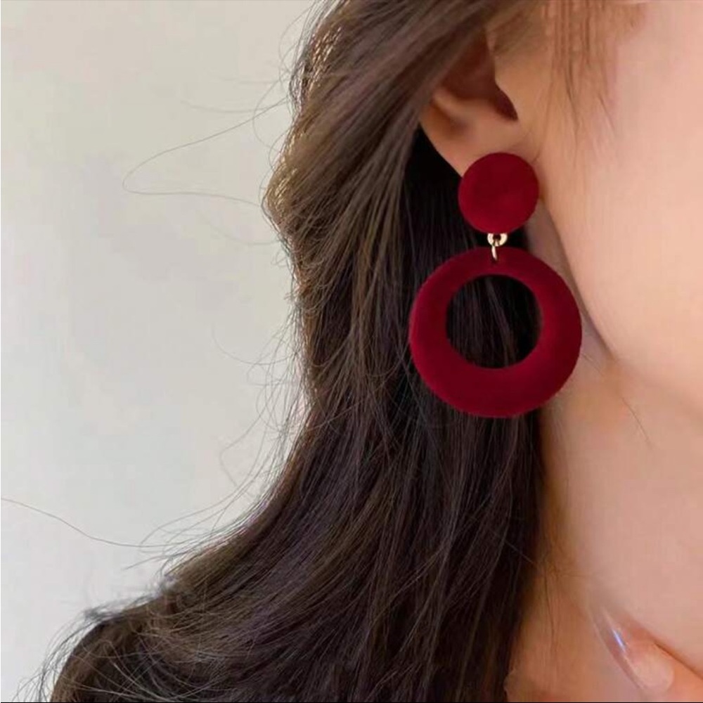 1pair Autumn And Winter Plush Velvet Red Wine Color Geometric Circle Earrings,